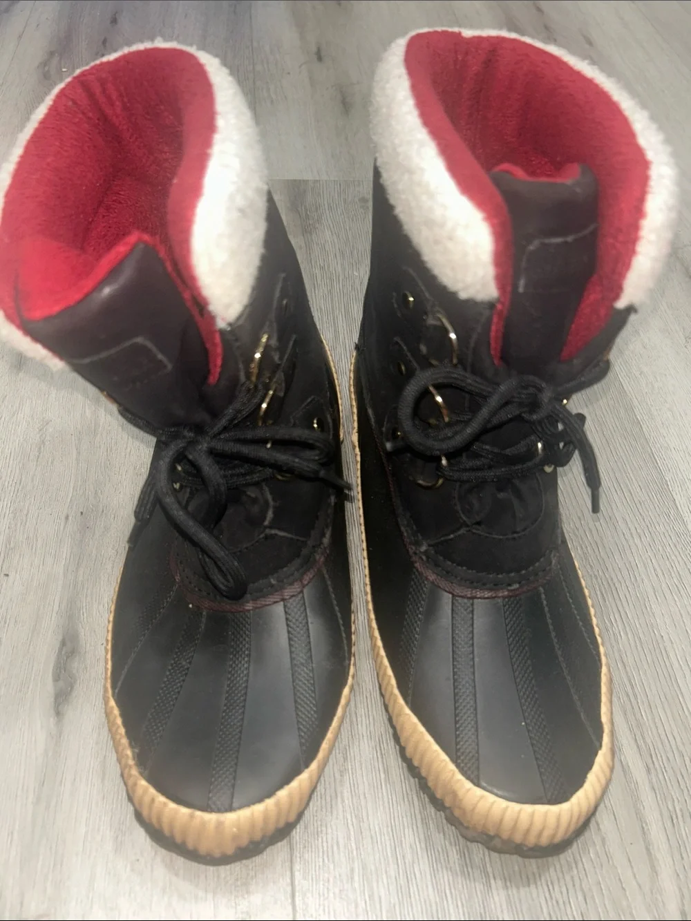 Tommy Hilfiger Black Duck Boots with Red Sherpa Lining size 8